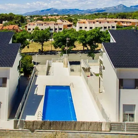 August Renoir Chalet Adosado Σπίτι διακοπών