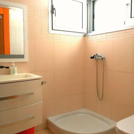 August Renoir Chalet Adosado 坎布里尔斯